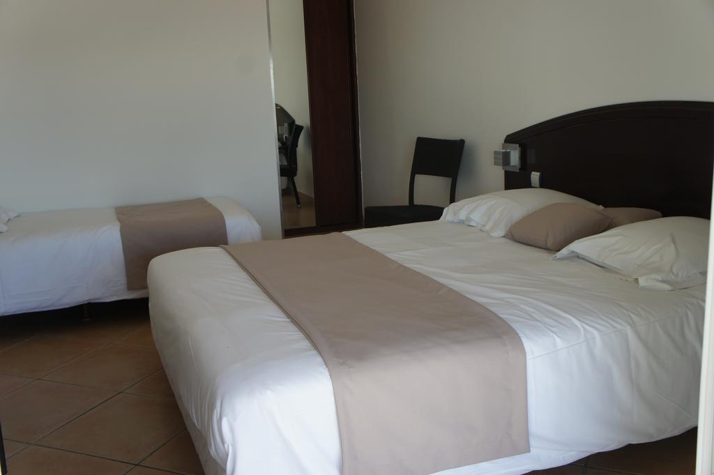Agay Beach Hotel Saint-Raphaël Стая снимка